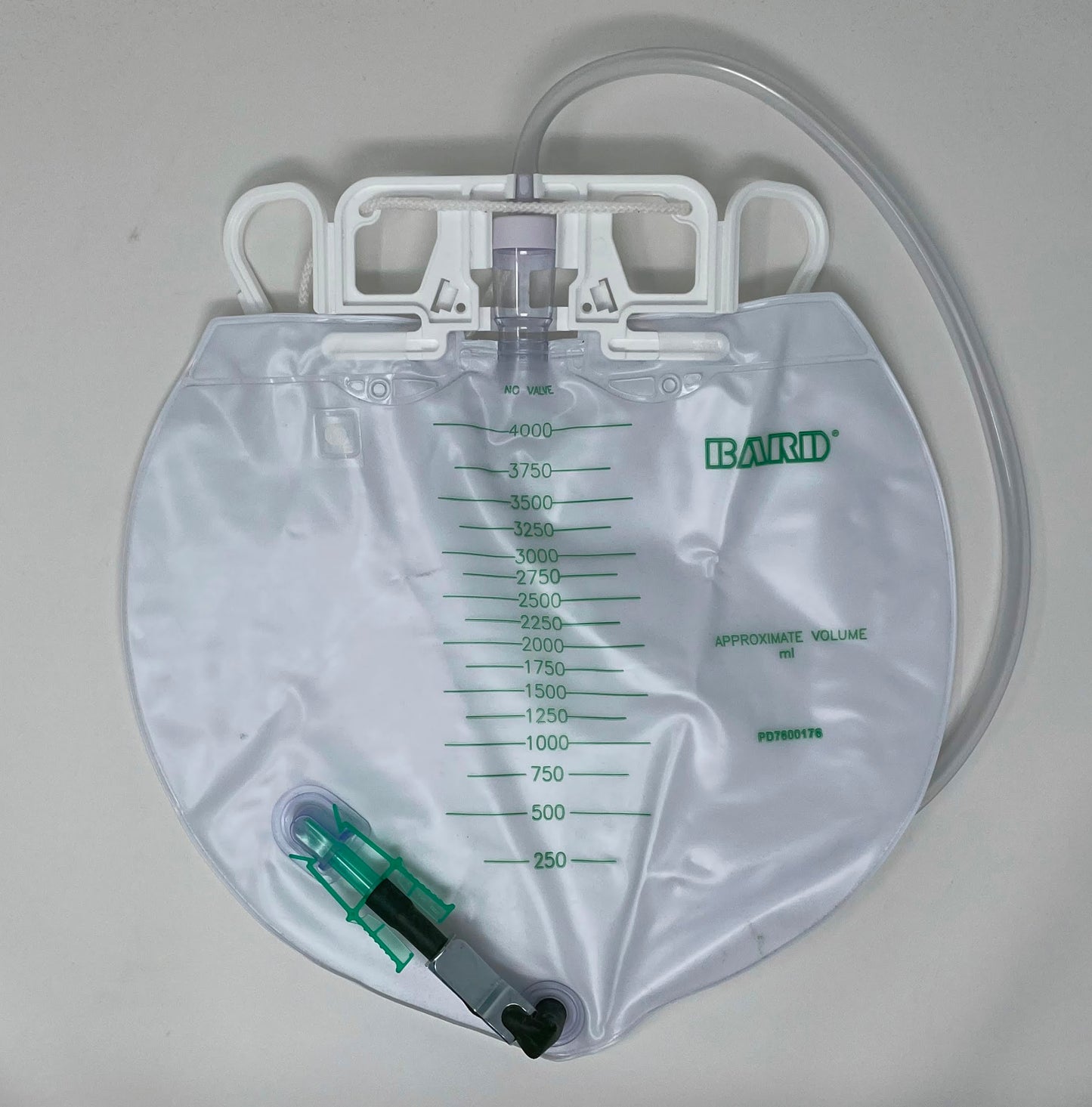 Navy dot modesty cover for 4000ml volume catheter drainage system