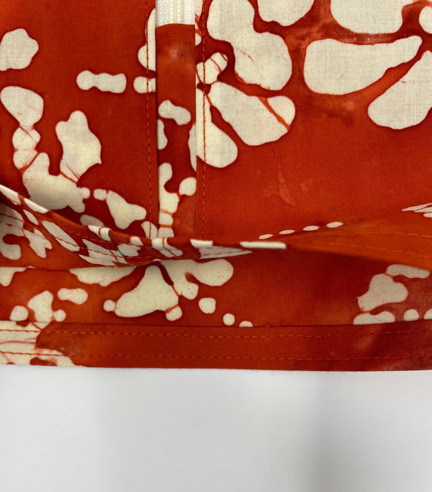 Floral Cotton Catheter Bag Cover: Discreet Zip-Front Design