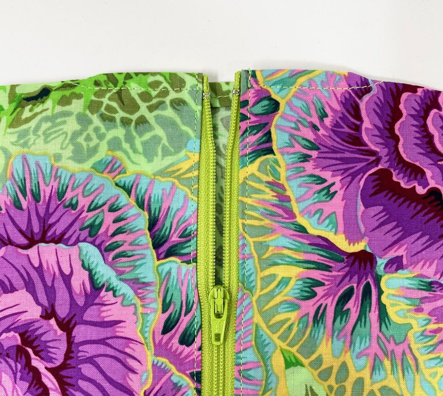 Floral Lavender & Green Catheter Bag Cover: 2000ml Zippered Cotton