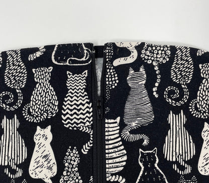 Cat Sillouette Catheter Bag Cover: Zip front open hem