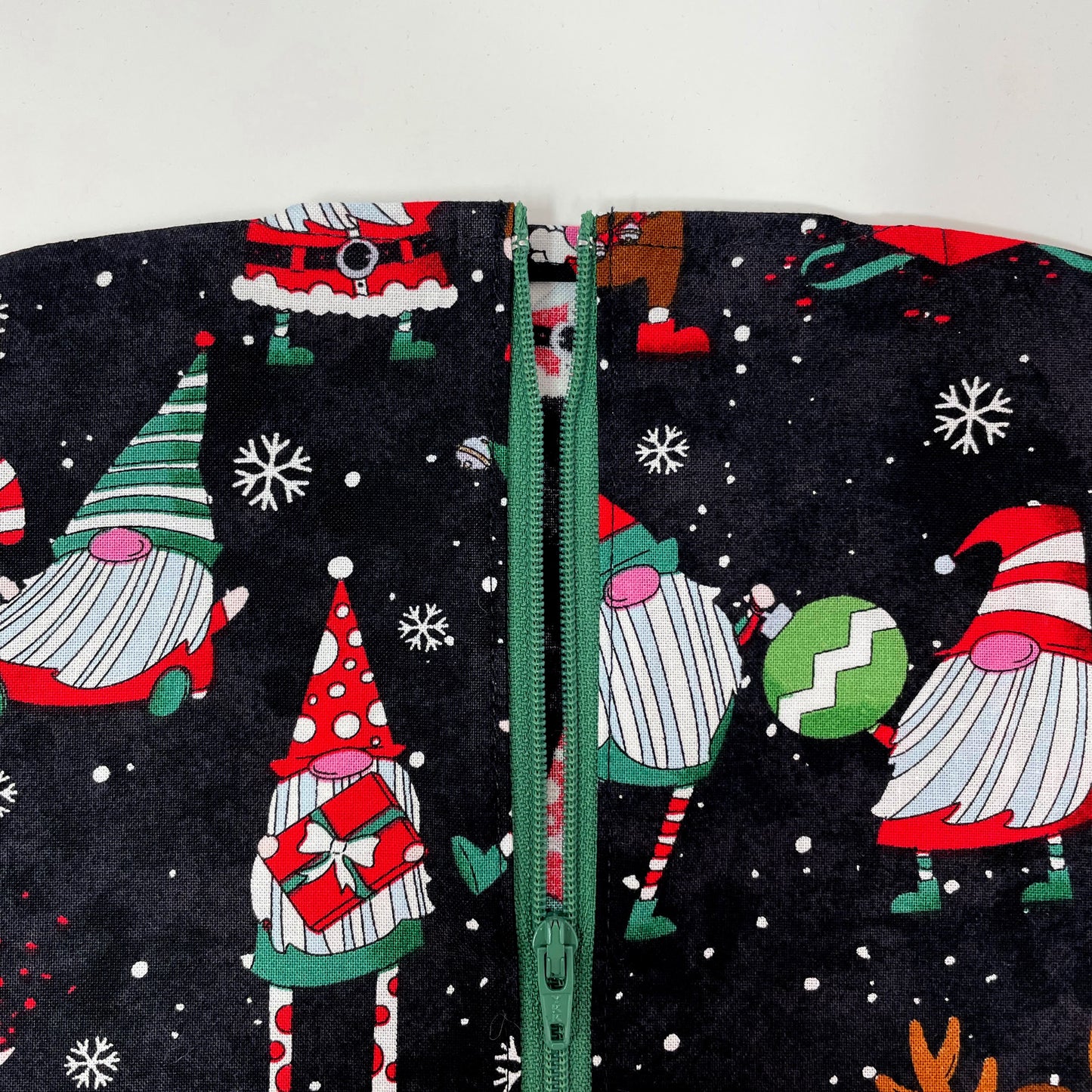 Gnome Holiday Foley Catheter Bag Cover - 2000ml Zippered Privacy Pouch