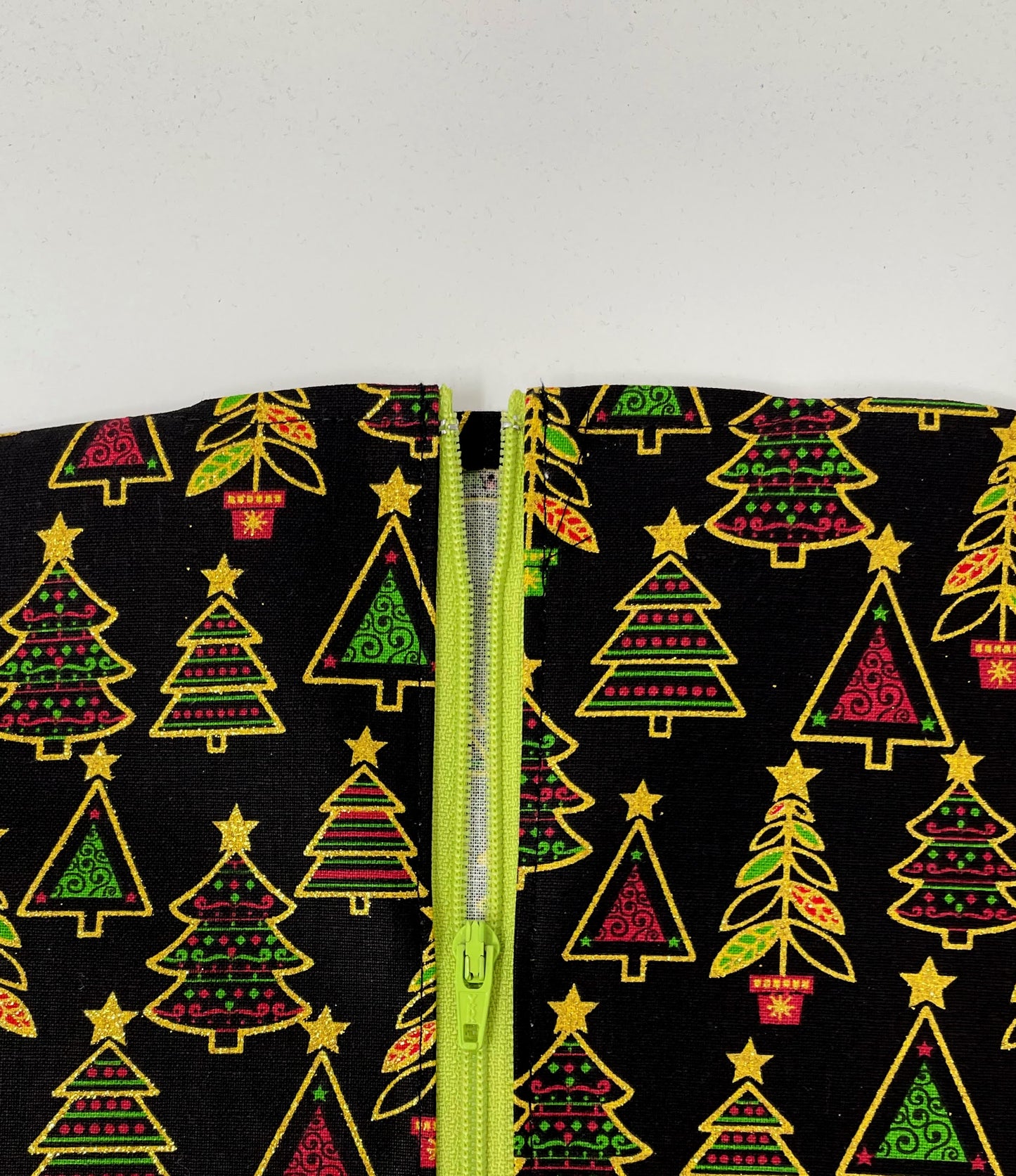 Christmas Tree Catheter Bag Cover: Metallic Gold Detail, Easy Zip