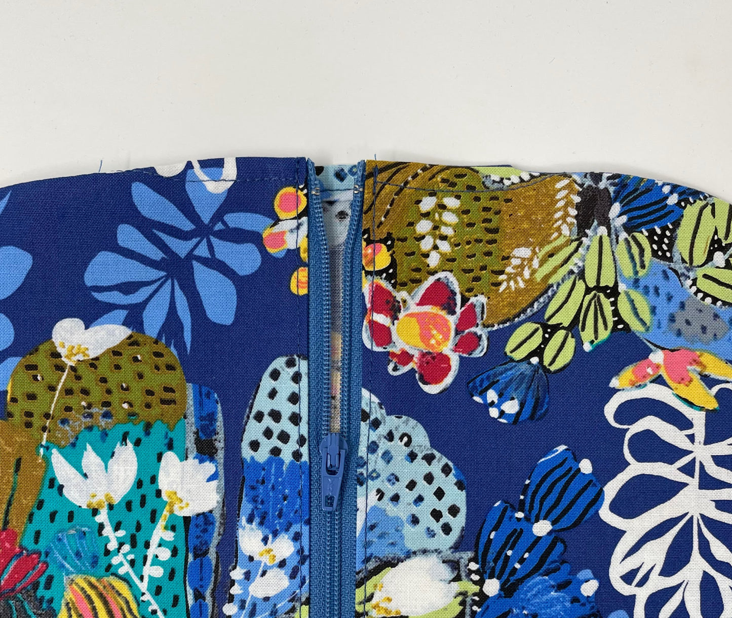 Blue Floral Catheter Bag Cover: 2000ml Urine Collection System